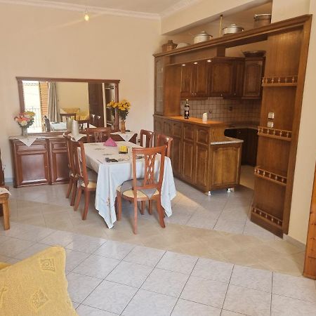 Apartment Theodoros Leonídion Екстериор снимка