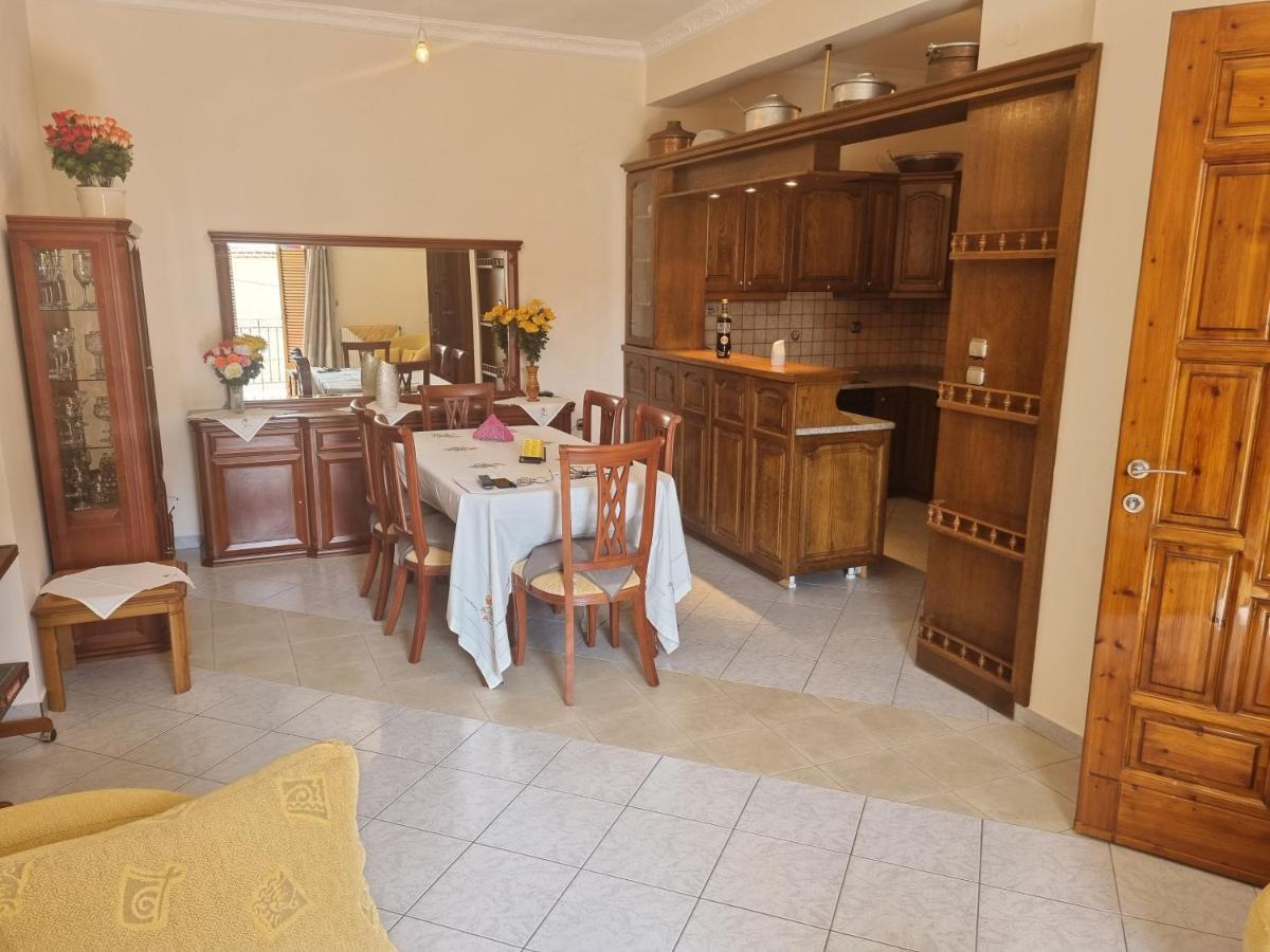 Apartment Theodoros Leonídion Екстериор снимка