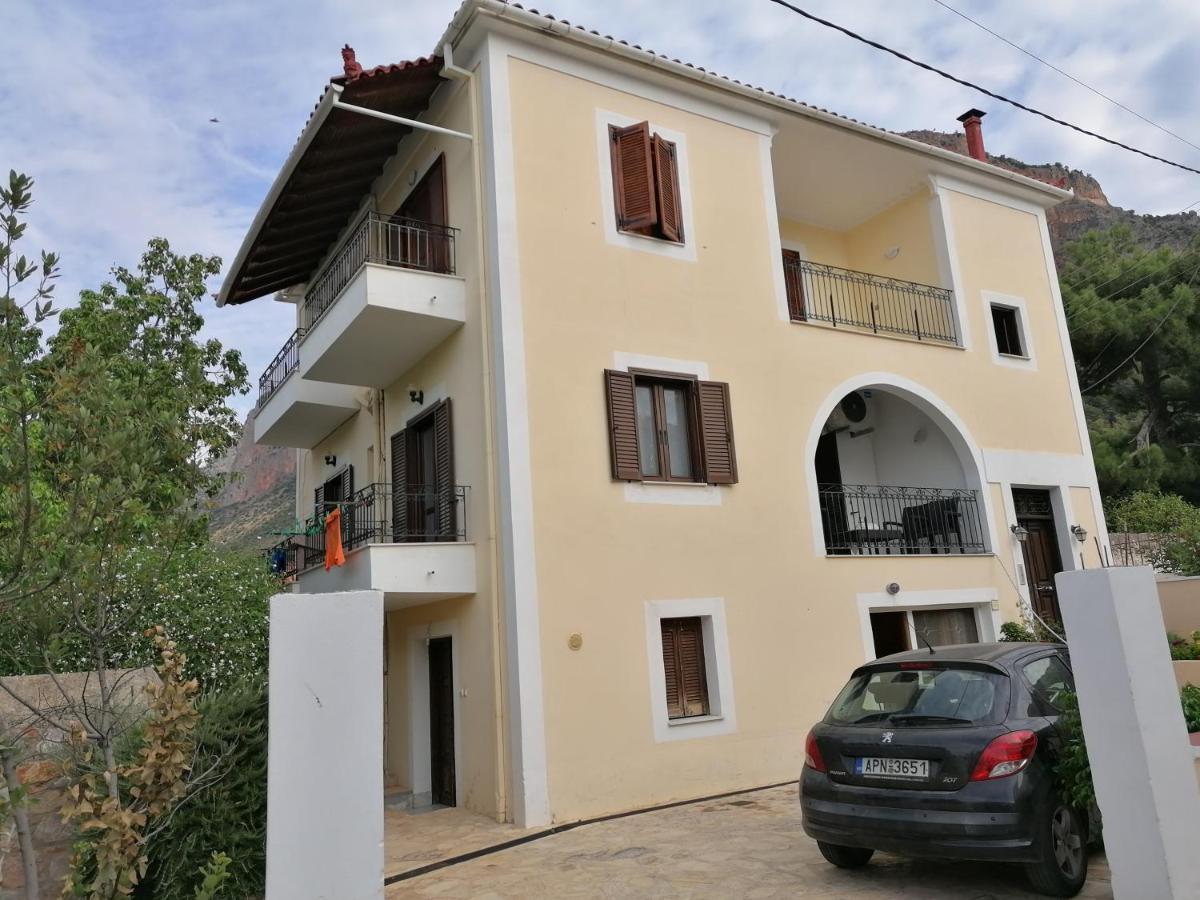 Apartment Theodoros Leonídion Екстериор снимка